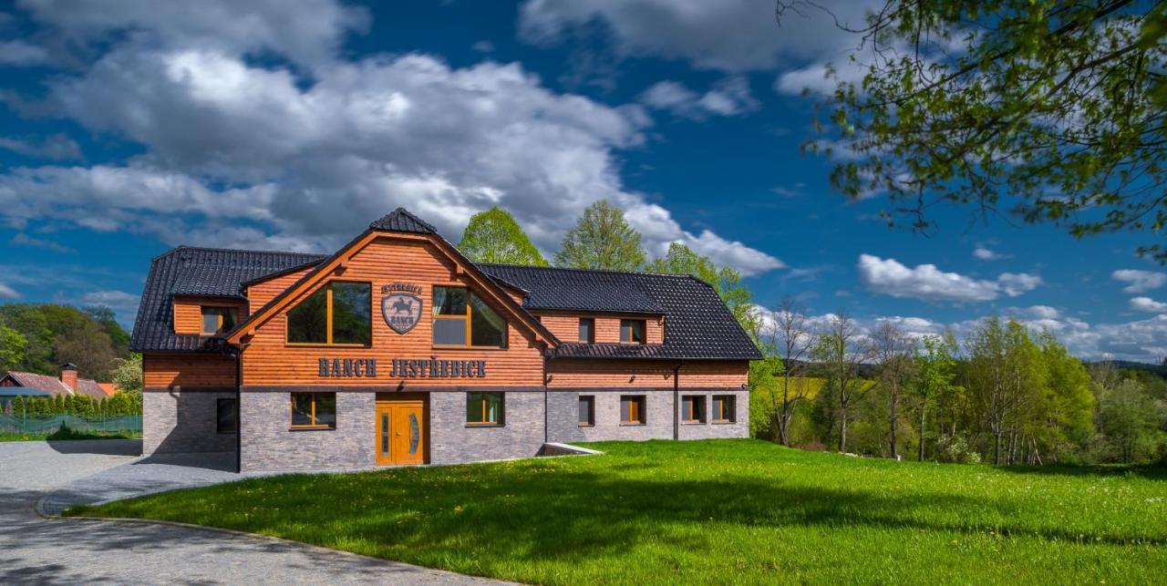ホテル Ranch Jestrebice Hermanicky エクステリア 写真