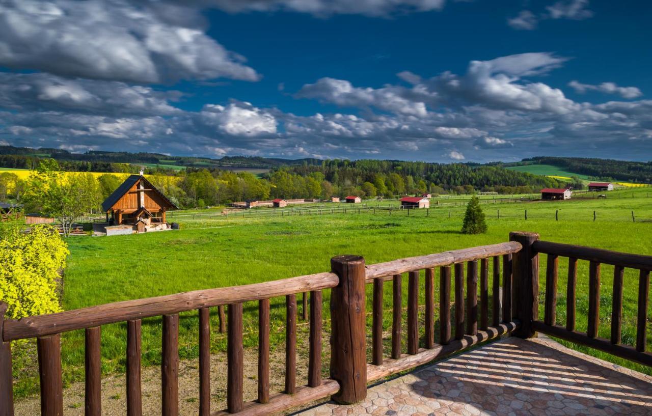 ホテル Ranch Jestrebice Hermanicky エクステリア 写真